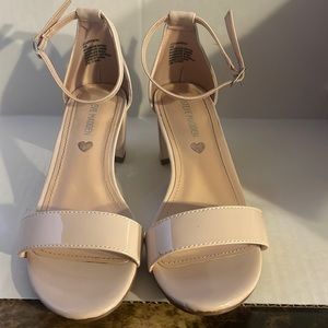Ladies Steve Madden heel